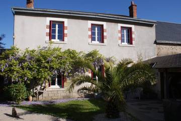 Gîte pour 4 personnes, avec vue ainsi que terrasse et jardin à Huisseau-sur-Cosson