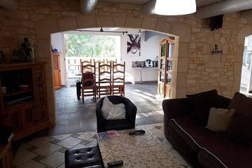 Location de vacances pour 6 personnes, avec jardin et terrasse à Connaux