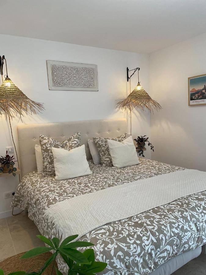 Chambre d’hôte pour 4 personnes, avec terrasse ainsi que piscine et jardin à Ménerbes - 2