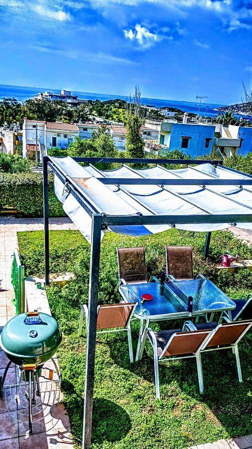 Gîte pour 6 personnes, avec Terrasse et Jardin ainsi que Piscine et Vue dans Anavissos - 4