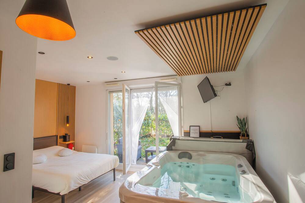 Apartamento entero, Romantic Loft with Jacuzzi & Terrace in Saint-Germain-lès-Corbeil, Essonne