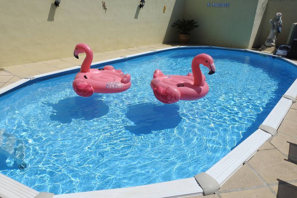 Villa with secure pool, beaches and Calanques, near Cassis (6 pers max) in Ceyreste, Marseille region