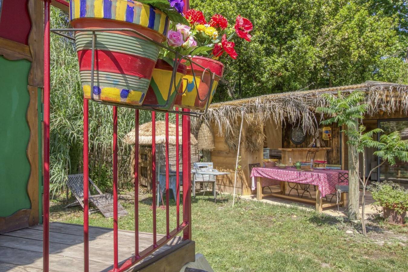 Entire holiday apartment, Vent de Bohème             in Cabannes, Arles region