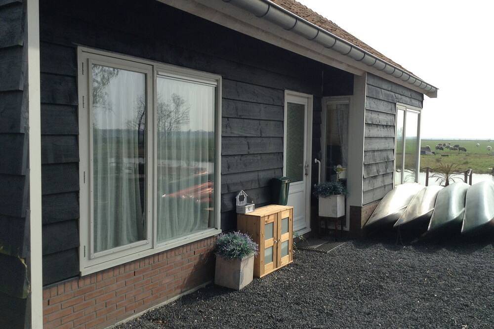 House, with great views over water and farmland, 10 min to Amsterdam in Gouwzee