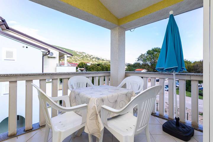 Apartamento vacacional entero, Apartamento de vacaciones con vista a las montañas in Vela plaža, Baska