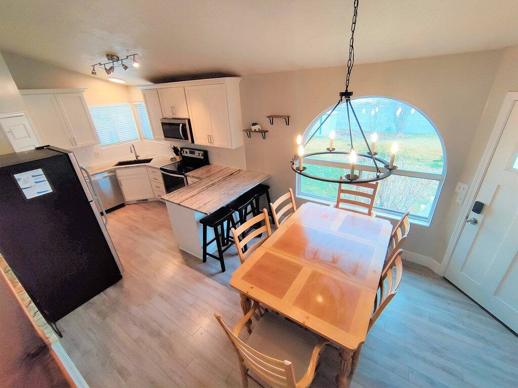 Amazing 3 Bedrooms / 2 Bathrooms home with Private Hot Tub!!! in West Jordan, Salt Lake County (UT)