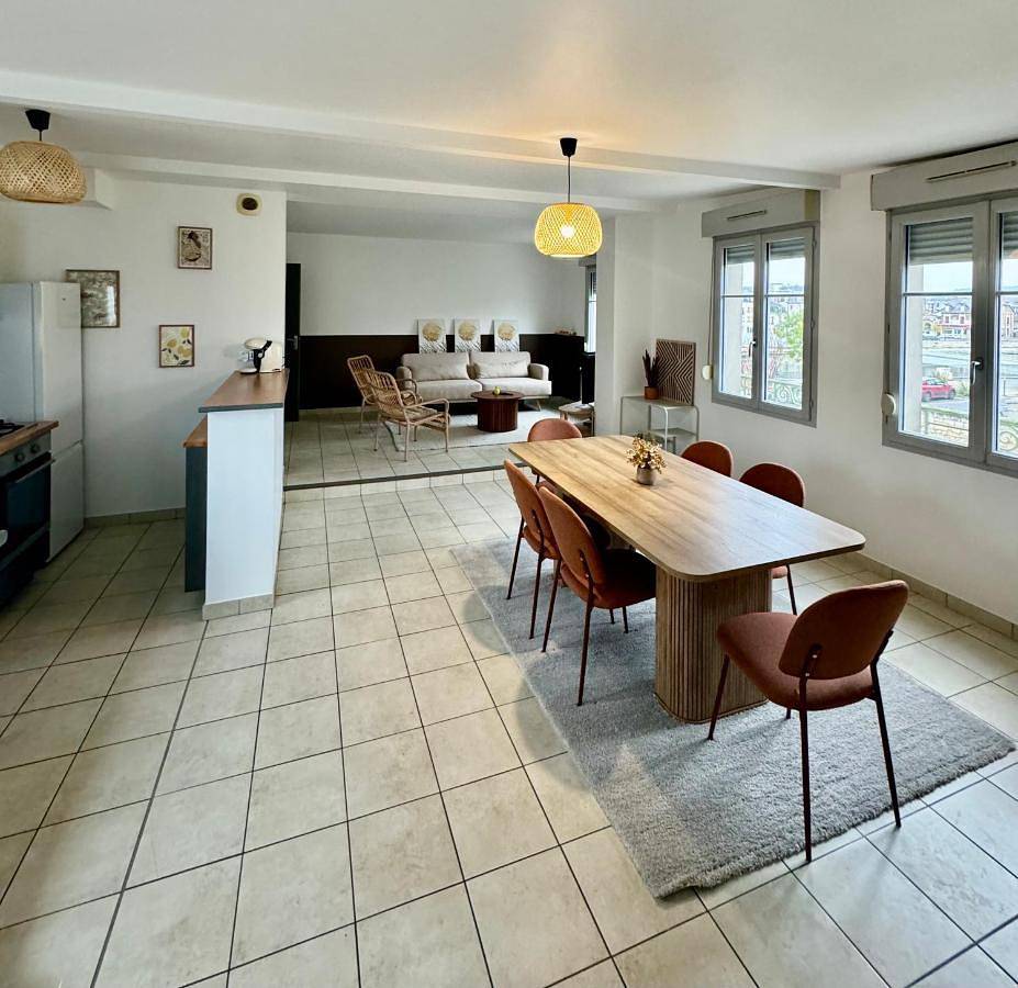 Appartement entier, Two-Bedroom Apartment with River View in Soissons, Aisne
