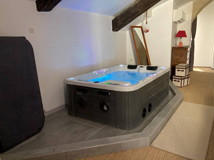 Chambre d’hôte pour 2 personnes, avec jacuzzi ainsi que terrasse et sauna dans l' Hérault - 4