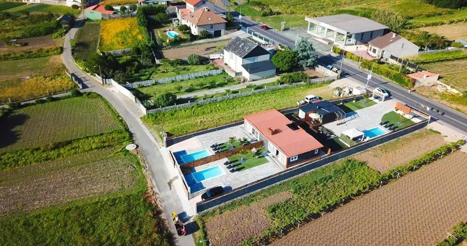Chalet para 8 personas, con terraza y vistas además de jardín y piscina, Se admiten mascotas - 1