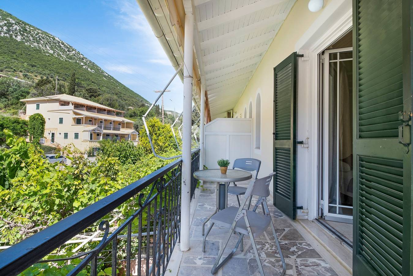 Estudio entero, Apartamento estudio 'Con vistas a la montaña' con vistas al mar in Nikiana, Alexandros