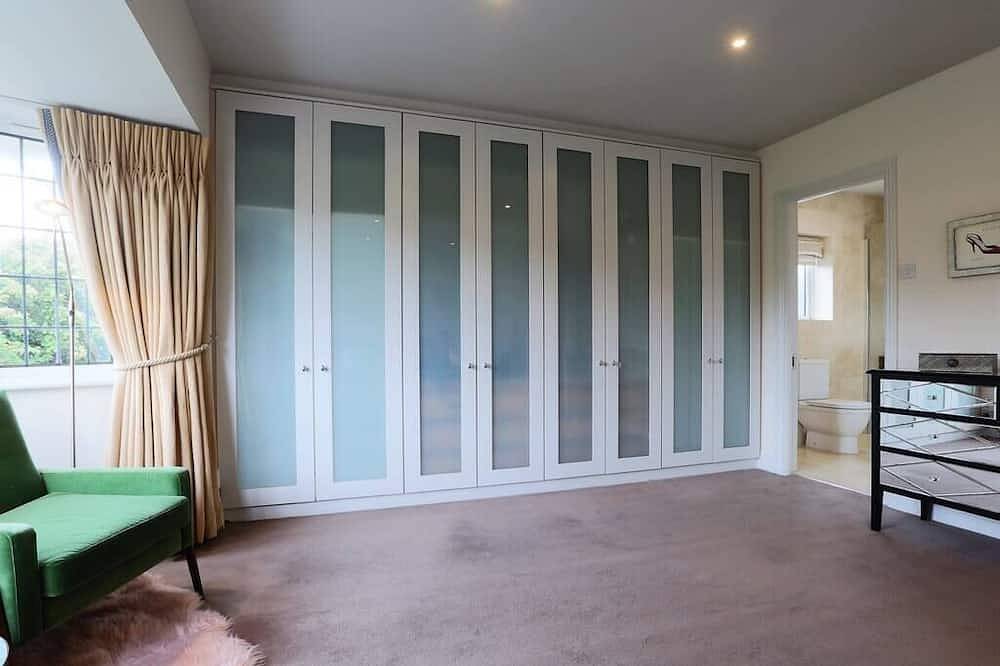 Elegant and contemporary large 3 bedroom home in Dublin, County Dublin