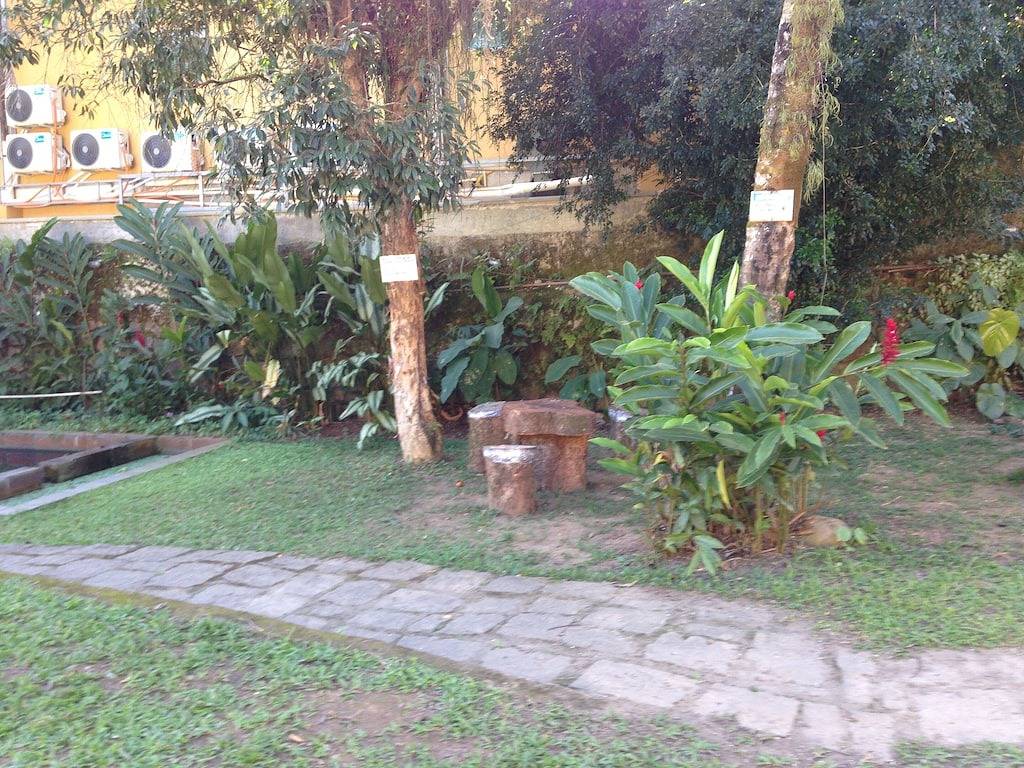 Schöne und angenehme Seite von Guedes mit 3000m2, möbliert, Parkplatz, sicher in Guapimirim, Rio de Janeiro (Bundesstaat)