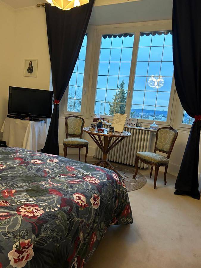 Double or Twin Room with Bathroom in Taverny (Val-d'Oise), Val-d'Oise