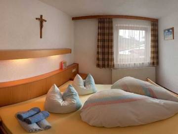 Ferienwohnung für 10 Personen in Tannheim (Tirol), Allgäuer Alpen (Österreich), Bild 3
