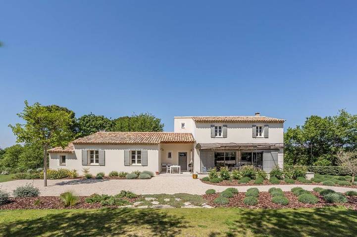 Location de vacances pour 10 personnes, avec jardin dans Forêt de cèdres du Luberon