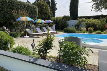 Gîte pour 4 personnes, avec jardin ainsi que piscine et jacuzzi à Montfrin