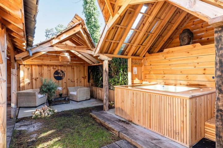 Location de vacances pour 6 personnes, avec jacuzzi et jardin à Lacanau
