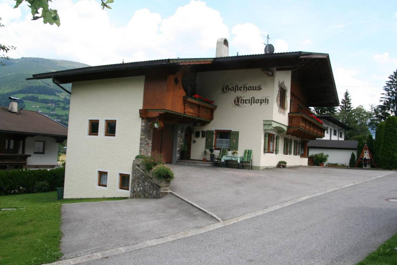 Ganze Wohnung, Apartment „Gästehaus Christoph“ mit Bergblick, Balkon und Wlan in Tuxer Alpen, Ried im Zillertal