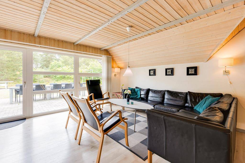 Reetdach-Ferienhaus mit Pool und Whirlpool für 10 Personen in Sønderstrand, Tagholm