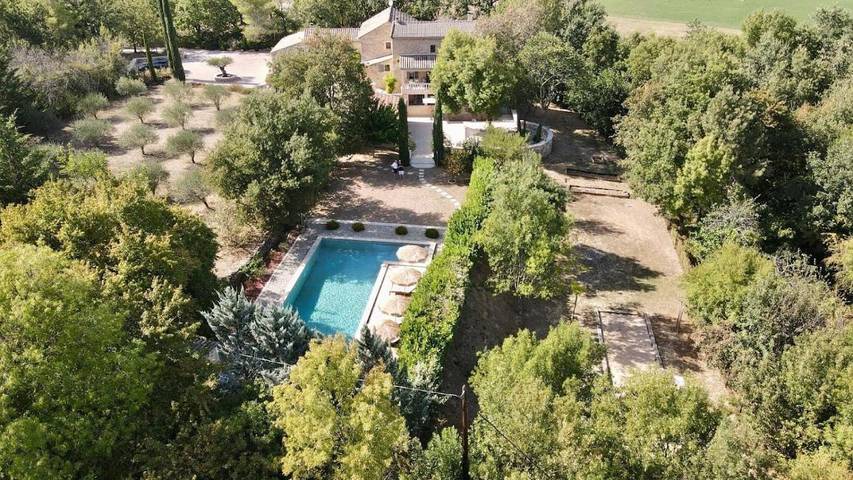 Chambre d’hôte pour 2 personnes, avec terrasse ainsi que jardin et piscine à Méjannes-lès-Alès