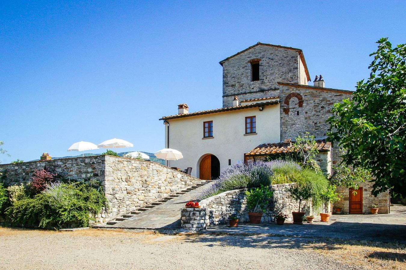 Entire apartment, Monte Apartment with Panoramic Pool in Chianti in Pontassieve, Chianti