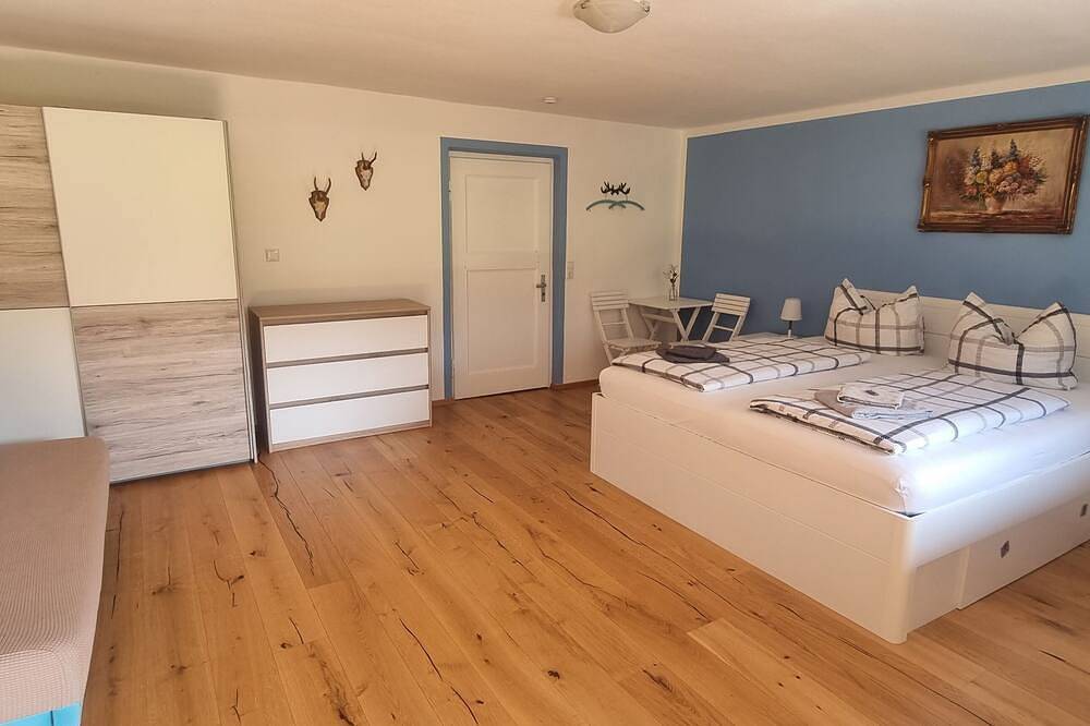 Ganze Wohnung, Fewo Riederhof 130 qm, 3 Schlafzimmer für bis zu 10 Pers in Flintsbach am Inn, Bayerische Alpen
