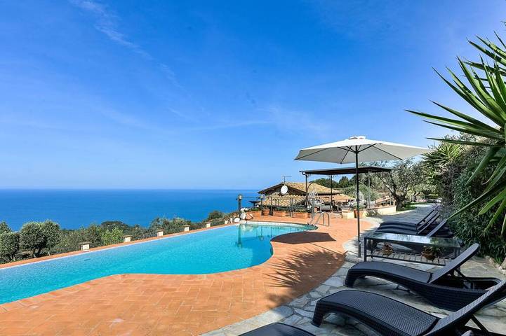 Ferienhaus für 8 Personen, mit Pool und Terrasse sowie Garten - 1