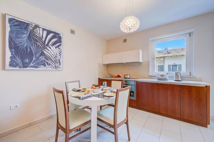 Apartamento entero, Casa Margherita Few Minutes From Lake in Riva del Garda, Montañas Garda