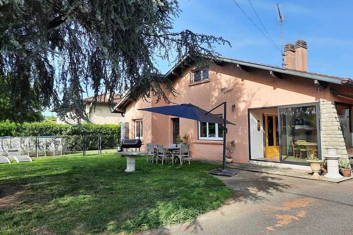 Location de vacances pour 8 personnes, avec piscine à Peyrehorade