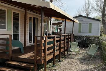 Camping für 8 Personen, mit Pool und Terrasse in Vias