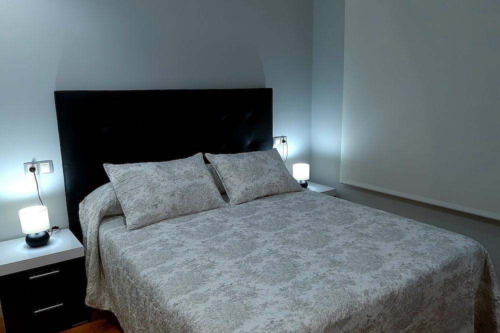 Entire apartment, Enjoy Your Holidays In The Puerto De Cariño in Cariño, Galician Coast