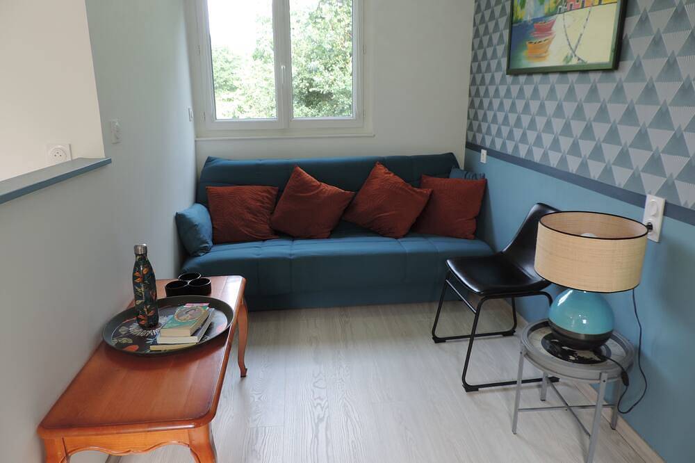Small house on the banks of the Vilaine 2 Bedrooms Living room and fitted kitchen in Messac, Región de Redon