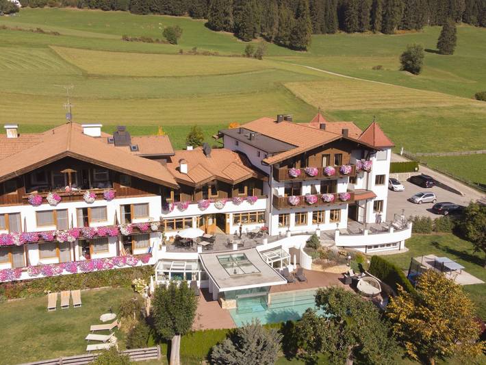 Hotel für 4 Personen, mit Pool und Garten sowie Balkon und Ausblick - 1