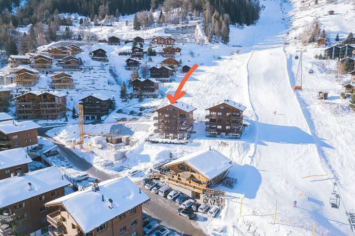 Ganze Wohnung, Ski-in-Ski-out Apartment mit Balkon. Außergewöhnliche Bergblicke in Grimentz, Anniviers
