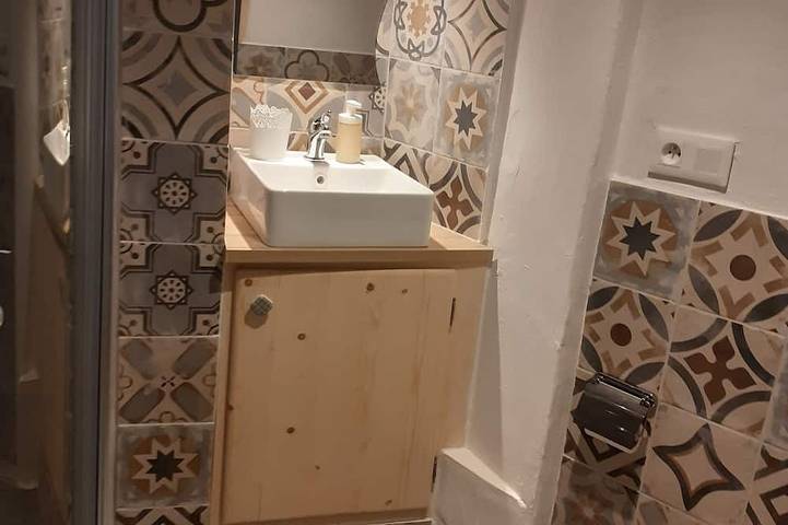 Entire apartment, At the foot of Mont Ventoux<br>Village center<br>Fully renovated apartment<br> in Malaucène, Parc naturel régional du Mont-Ventoux