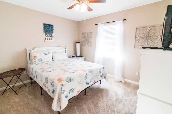 Vacation home for 8 people, with hot tub and balcony as well as yard in Panama City Beach