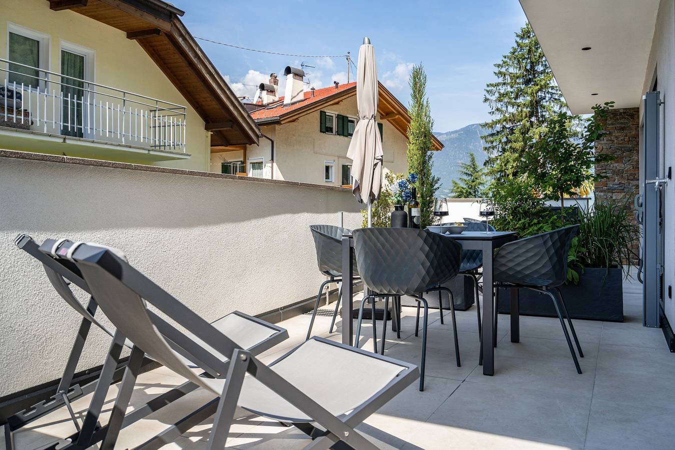 Entire apartment, Vacation Apartment "Videre Lodge Gantkofel" with Mountain View, Wi-Fi & Terrace in Gargazon, Sarntal Alps