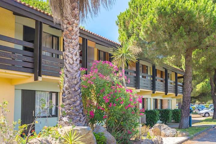 Bungalow pour 4 personnes, avec Balcon ainsi que Jardin et Piscine au Cap d'Agde