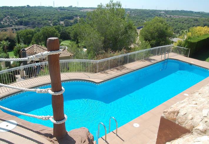 Appartement entier, Charmant appartement dans un quartier paisible avec Wi-Fi, jardin et piscine. in Las Ramblas Golf, Orihuela