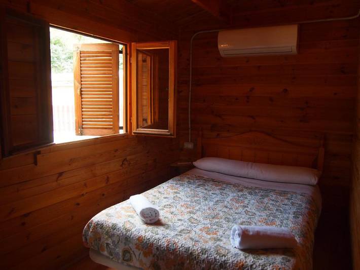 Parque de vacaciones para 6 personas, con terraza además de piscina y vistas, Se admiten mascotas en Yeste - 4