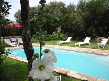 Location de vacances pour 6 personnes, avec vue ainsi que piscine et jardin à Notre-Dame-de-Londres