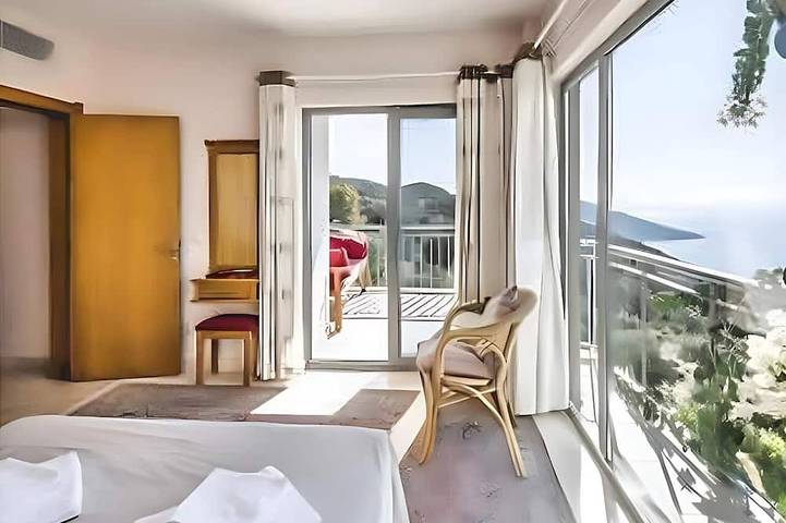 Villa de luxe isolé avec vue panoramique imprenable sur la baie de Kalkan et les montagnes in Kaş, Saklıkent
