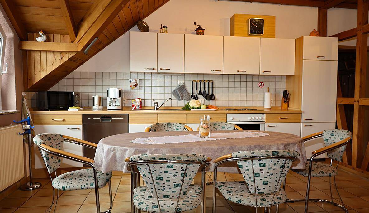 Ganze Ferienwohnung, 5-Bett-Ferienwohnung Dusche/Wc mit Balkon in Habscheid, Eifelkreis Bitburg-Prüm