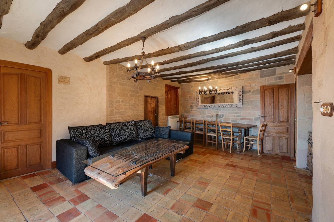Casa de agroturismo atalaya con vistas a la montaña, piscina privada y Wi-Fi in Santa Eulalia la Mayor, Loporzano
