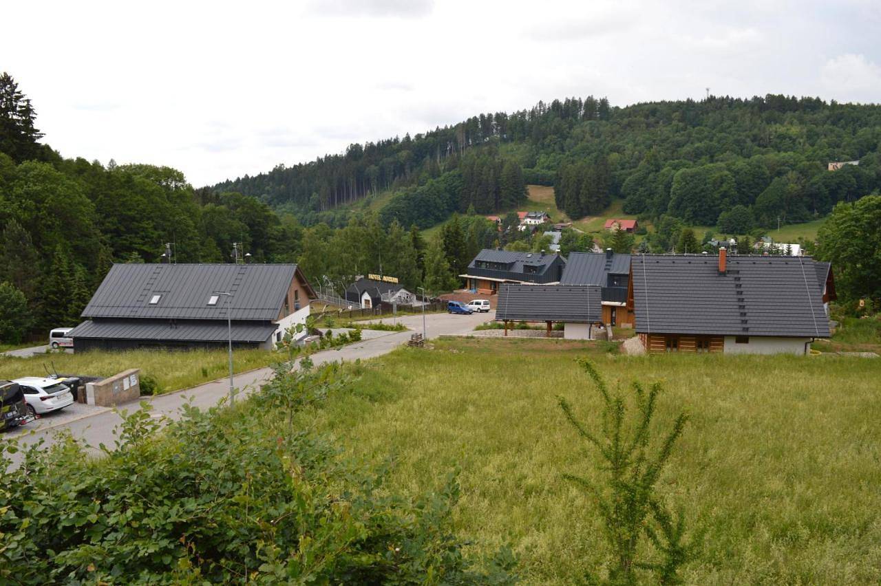 Chalupa pod vrškem in Černý Důl, Region Trautenau