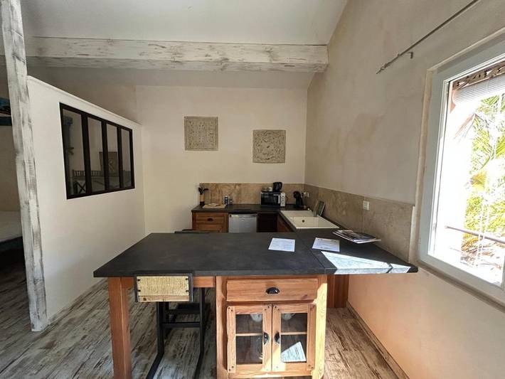 Location de vacances pour 2 personnes, avec terrasse ainsi que piscine et jardin à Vagnas - 4