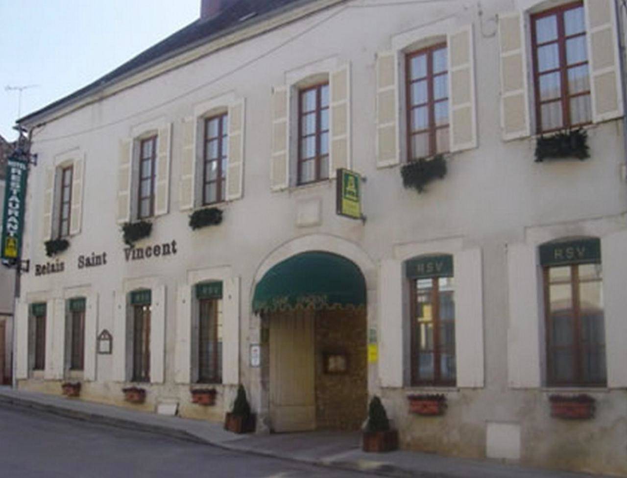 Logis Hotel - Le Relais Saint Vincent in Ligny-le-Châtel, Région d'Auxerre