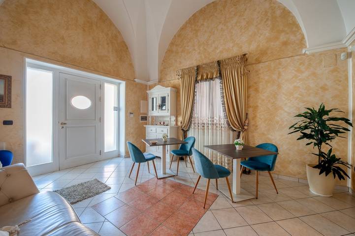 Entire apartment, Room 'Il Geco - Blu' with Shared Terrace, Wi-Fi and Air Conditioning in Salice Salentino, Lecce Province