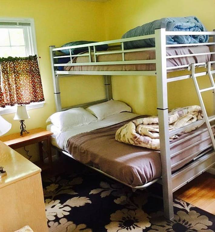 Vacation rental for 10 people, with yard and pool as well as terrace, with pets in Minneapolis