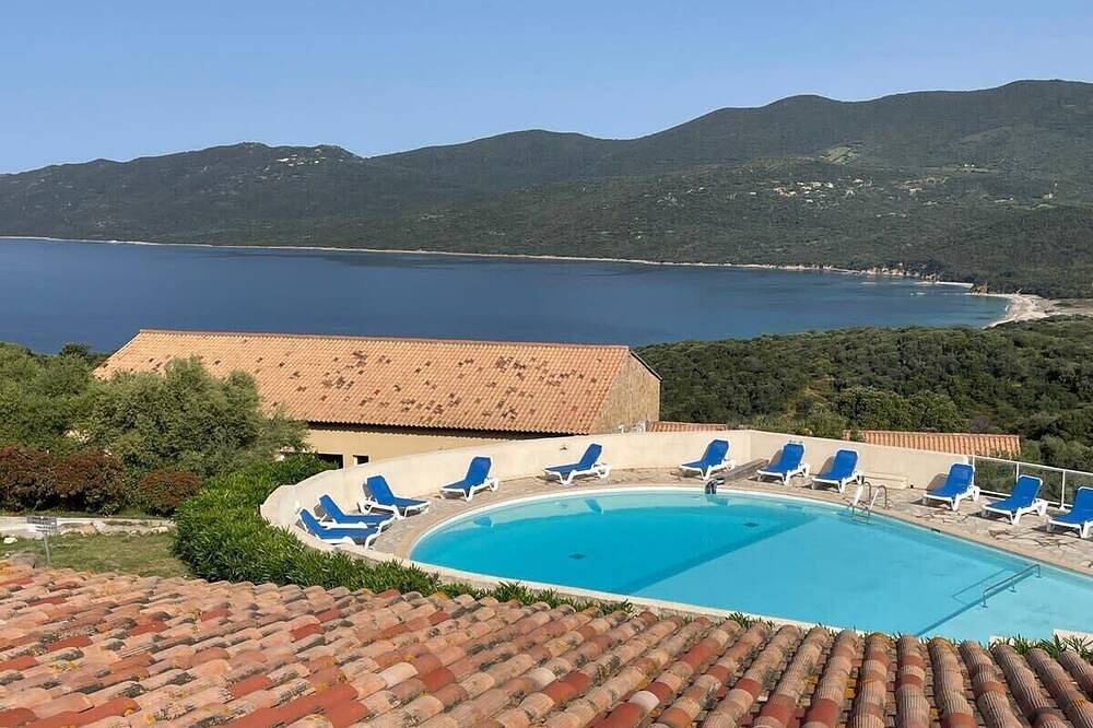 Appartement entier, New 2026 F2 pour 4 à 5 personnes tout équipé dans résidence piscine et mer in Serra-di-Ferro, Région d'Ajaccio